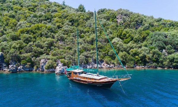 Viaggio meraviglioso nel mare di Eagean con caicco di legno a Marmaris/Muğla, Turchia