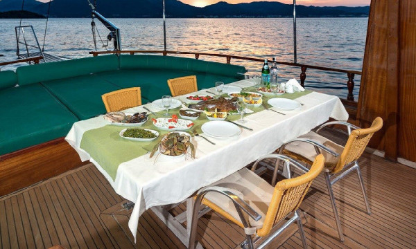 Viaggio meraviglioso nel mare di Eagean con caicco di legno a Marmaris/Muğla, Turchia