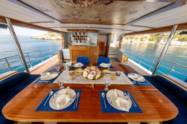 Affascinante noleggio di uno yacht privato a Fethiye Turchia