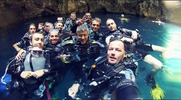PADI CMAS-duikactiviteit voor ervaren duikers in Fethiye, Turkije