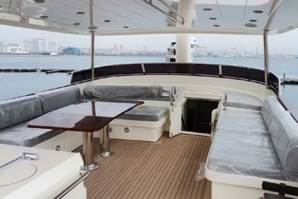 Speziell entworfene Luxusyacht in sehr gutem Zustand und niedrigen Motorstunden zum Verkauf in der Türkei