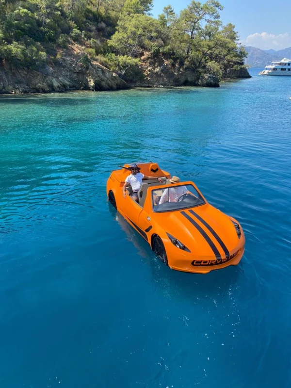 Huur een Jetcar Corvette VIP-dagtour met een zelfrijdende auto op het water in Göcek, Turkije.
