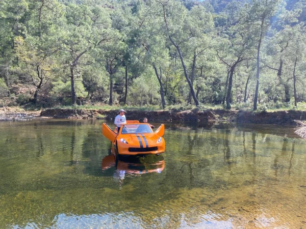 Huur een Jetcar Corvette VIP-dagtour met een zelfrijdende auto op het water in Göcek, Turkije.