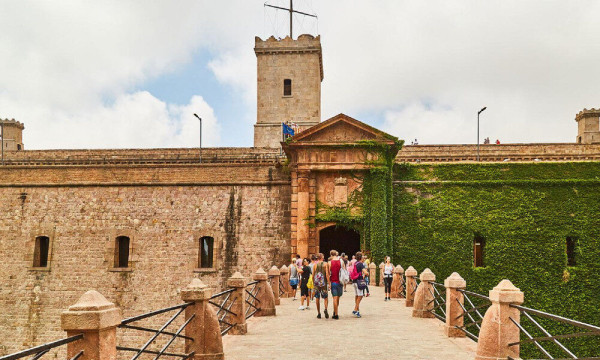 Tour di 4 ore in crociera indimenticabile a Barcellona, ​​Spagna.