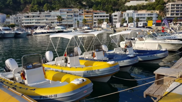 Half-day RIB Charter Gommonautica No License in Spain