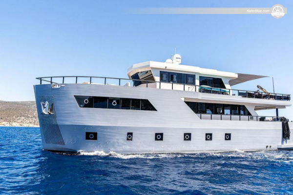 Luxury Crewed Weekly 6-Cabin Motor yacht Charter Yalikavak, Turkey
