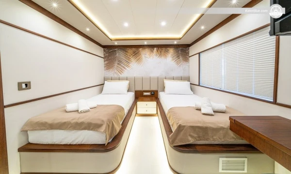 Luxe trawler met 4 hutten, 9 personen, wekelijks te huur in Yalikavak, Turkije