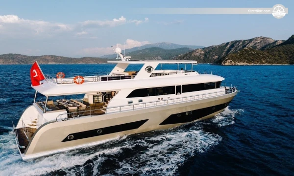 Luxe trawler met 4 hutten, 9 personen, wekelijks te huur in Yalikavak, Turkije