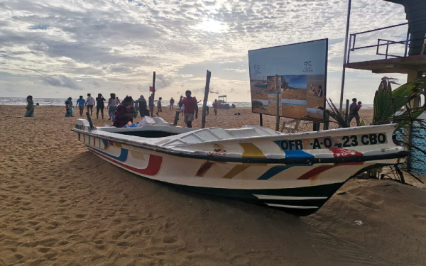 Enjoy cruising around Scenic coastline Mt.Lavinia-Sri Lanka
