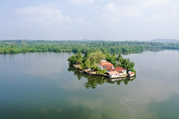Sri Lanka'nın Balapitiya şehrindeki Madu Nehri'nin harikalarını 2 saatte keşfedin.