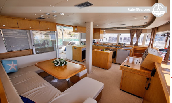 Pelayaran mingguan dengan kapal Lagoon 52 dan kapten dari Marmaris, Turki.