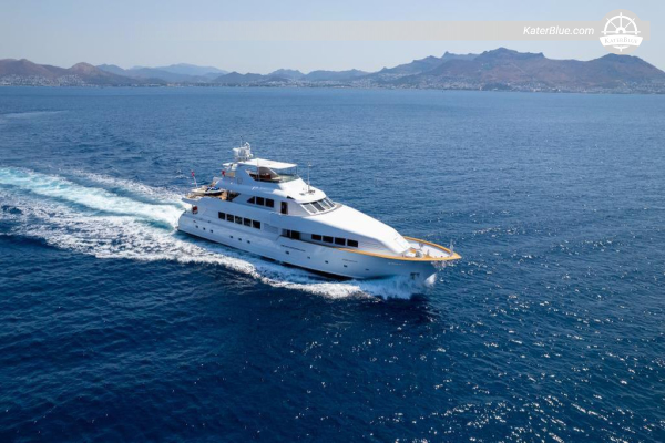 Deluxe yacht 4 luxury cabins weekly cruise Yalikavak Turkey