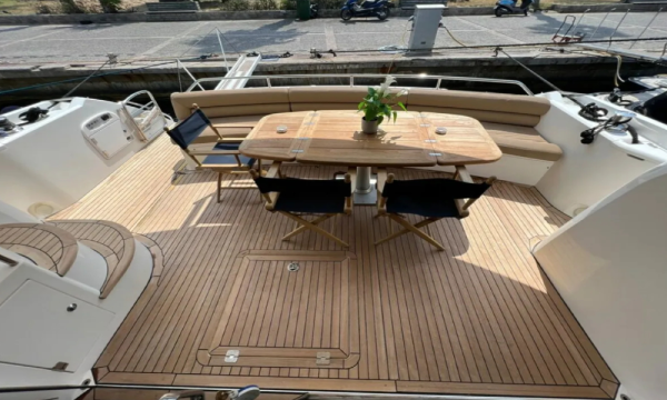 تأجير سفينة فاخرة من طراز Sunseeker أسبوعياً في ياليكافاك، تركيا