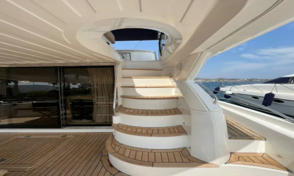 تأجير سفينة فاخرة من طراز Sunseeker أسبوعياً في ياليكافاك، تركيا
