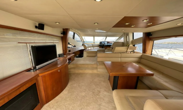 تأجير سفينة فاخرة من طراز Sunseeker أسبوعياً في ياليكافاك، تركيا