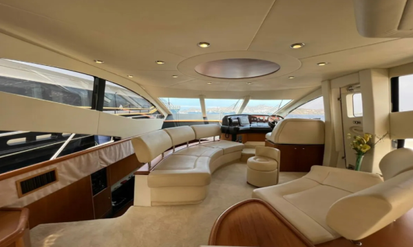 تأجير سفينة فاخرة من طراز Sunseeker أسبوعياً في ياليكافاك، تركيا