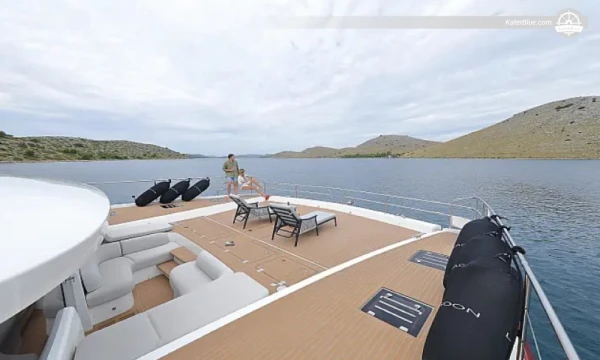 High-end catamaran weekly 8 pax cruise Sukosan Croatia